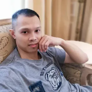 I'm Professional driver, and know a little carpentry 