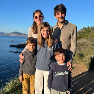 Experienced live-in helper: French family, 3 kids in Stanley