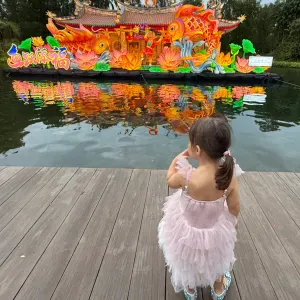 Western and Chinese family looking for a helper