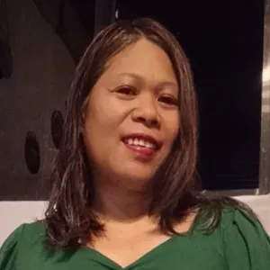 Experienced in household work and elderly care.