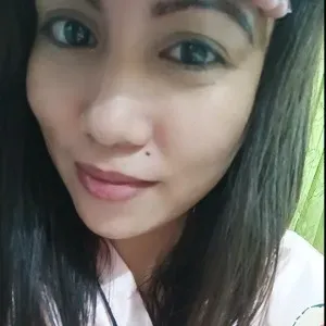 Hi I'm Mary joy Navalta, I am a single mom with 2 kids gulrs