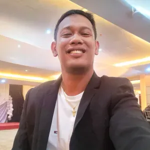 Experience in taking care of elderly looking for a job