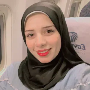 انا جليسة اطفال املك خبرة خمس سنات في رعاية الأطفال 