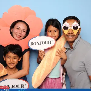 FR-SG family, 2 kids, small dog looking for helper
